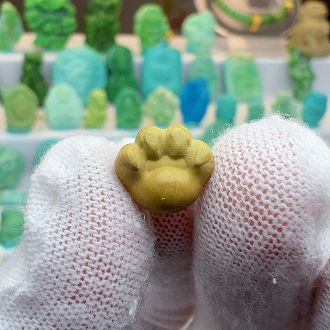 绿松石未镶嵌主播、何丽