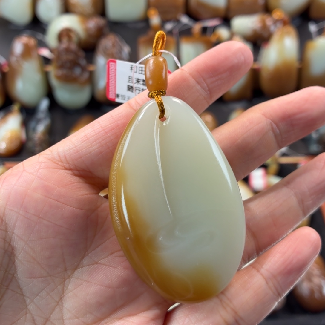 颈饰未镶嵌和田玉