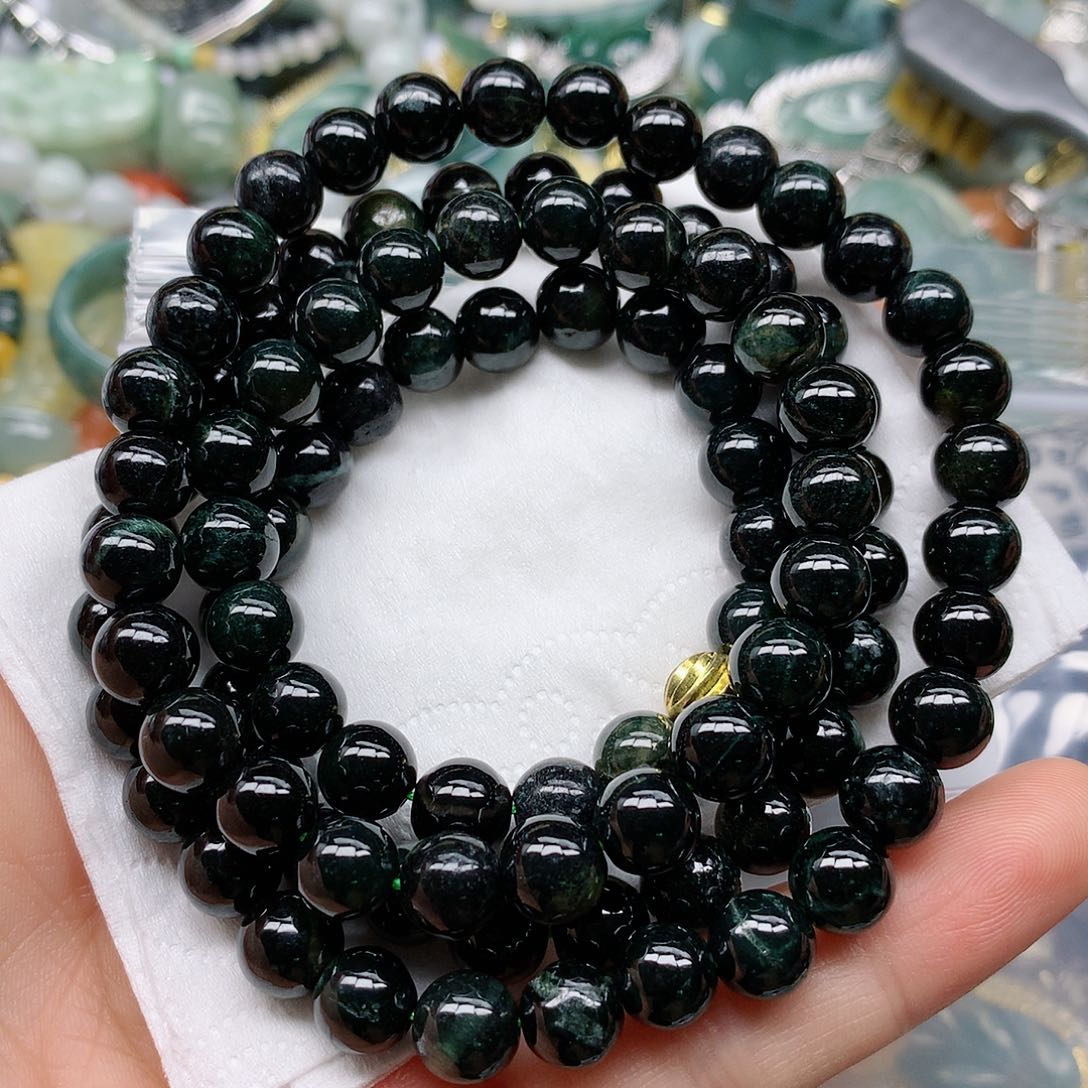 翡翠颈饰未镶嵌手串