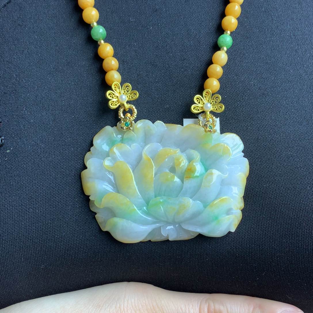 翡翠颈饰未镶嵌翡翠