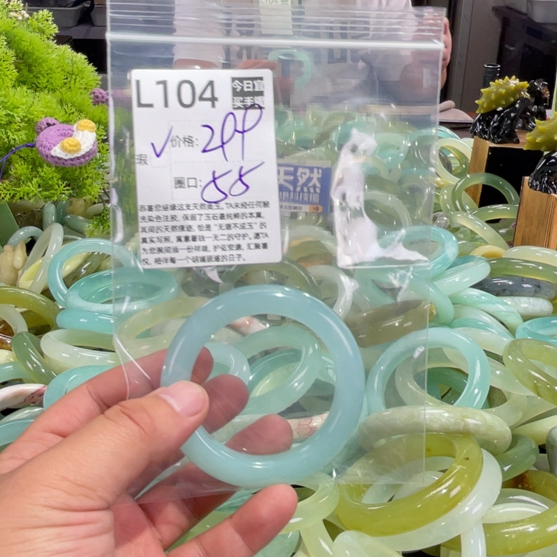 想***菲蛇纹石玉未镶嵌手镯