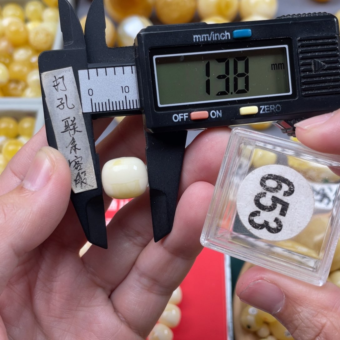 蜜蜡珠宝奇石未镶嵌