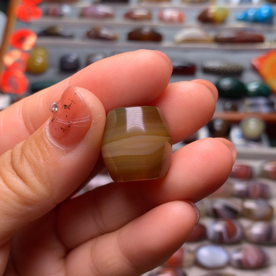 玛瑙/玉髓颈饰未镶嵌阿**?