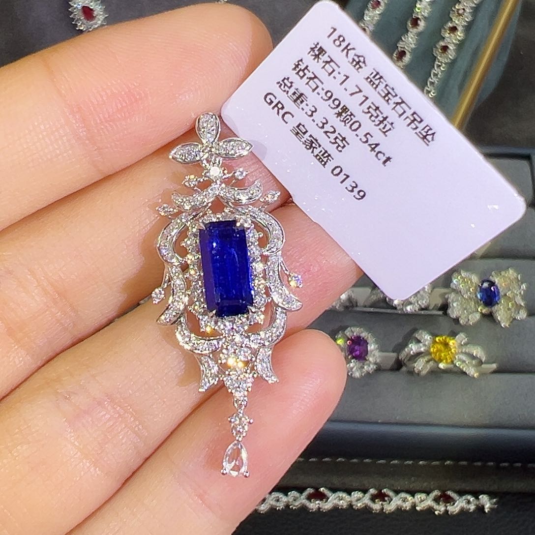 蓝宝石吊坠18K金镶嵌