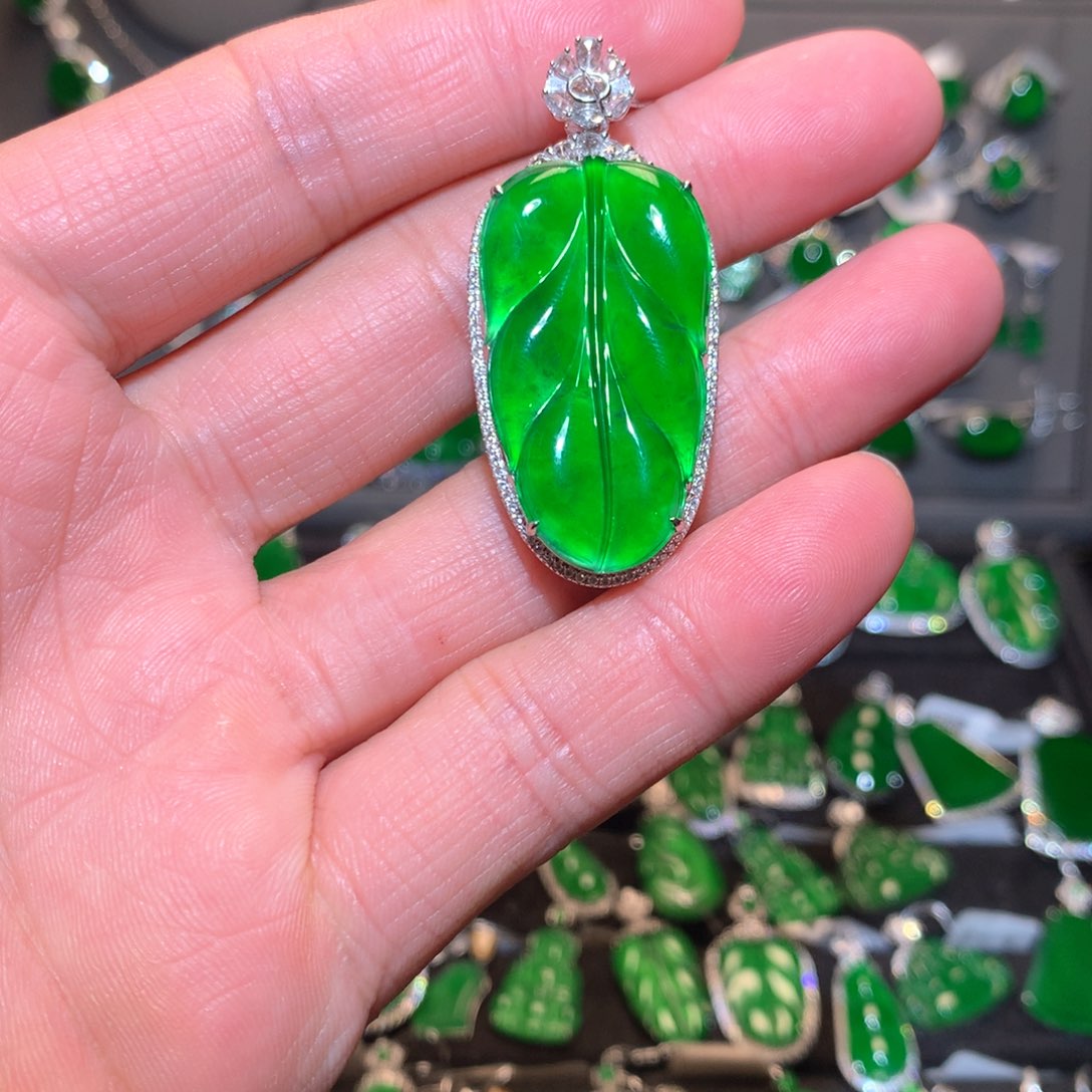 翡翠吊坠(不含链)18K金镶嵌天然翡翠