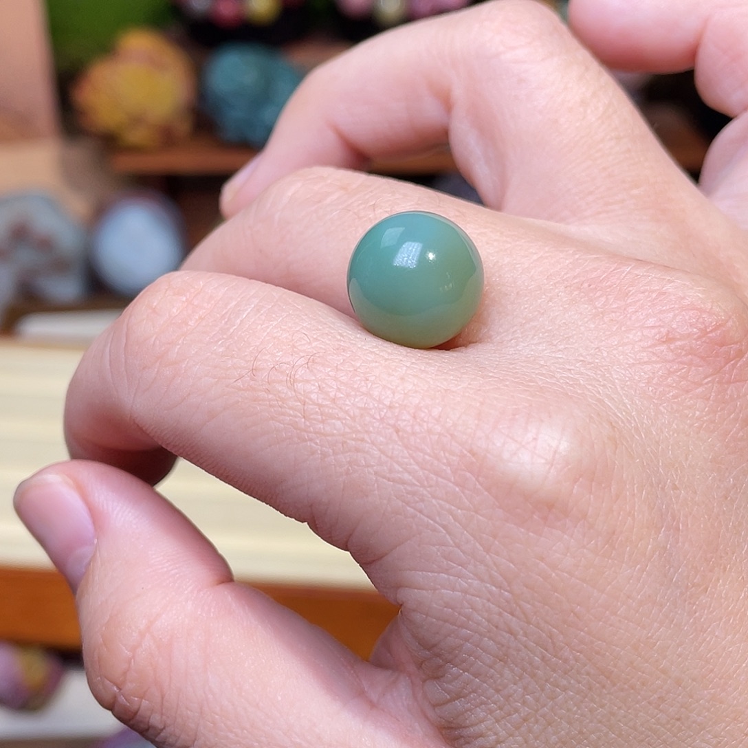 用***8玛瑙/玉髓未镶嵌珠宝半成品盐源玛瑙蓝绿色单珠