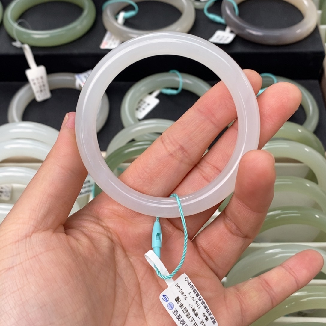 和田玉手镯未镶嵌小****糖55