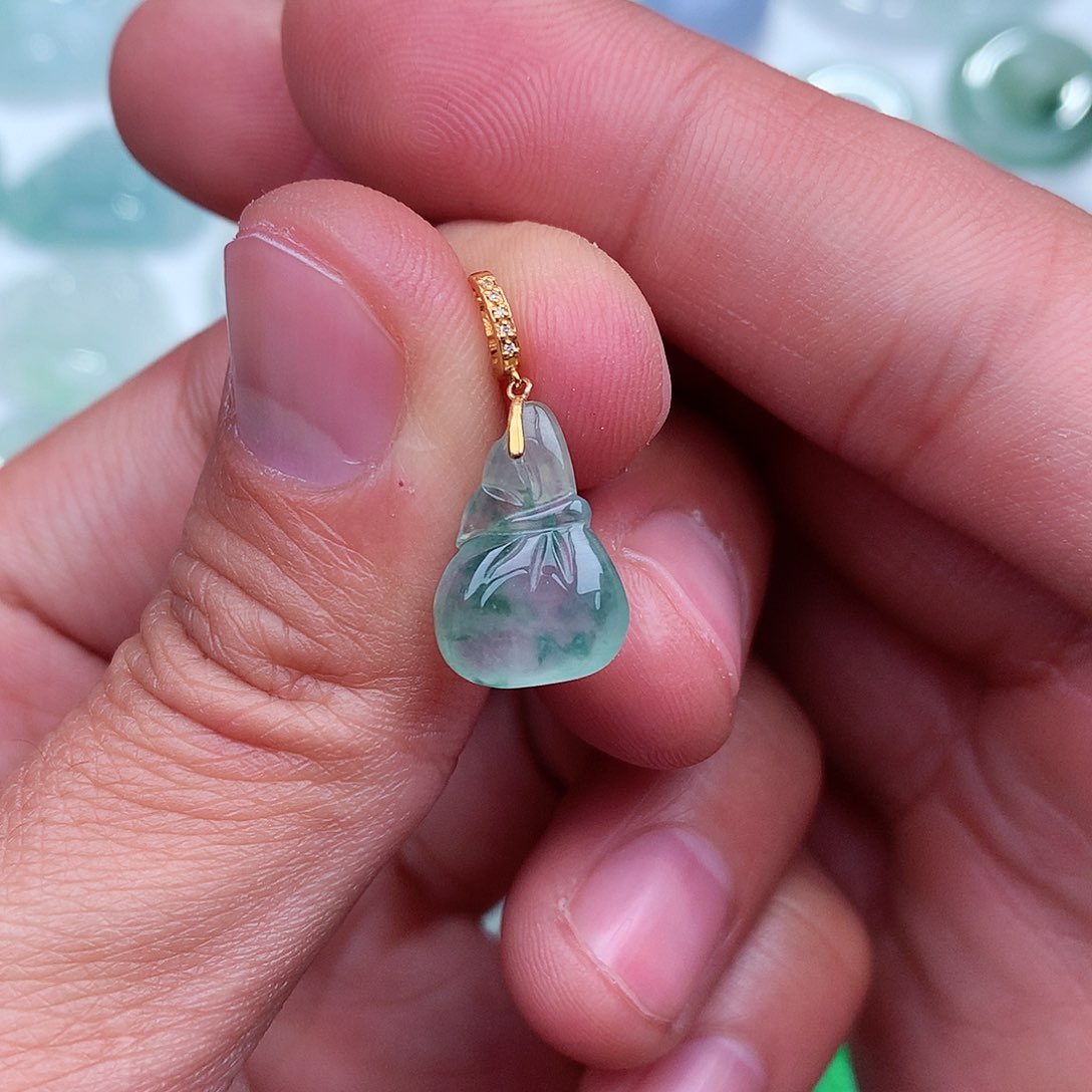 翡翠吊坠(不含链)18K金镶嵌