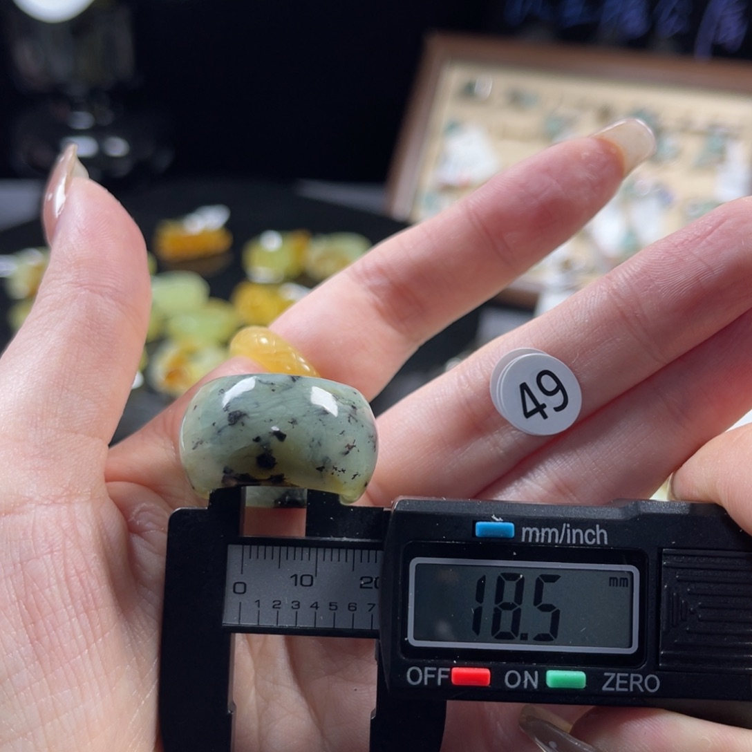 蛇纹石玉未镶嵌戒指