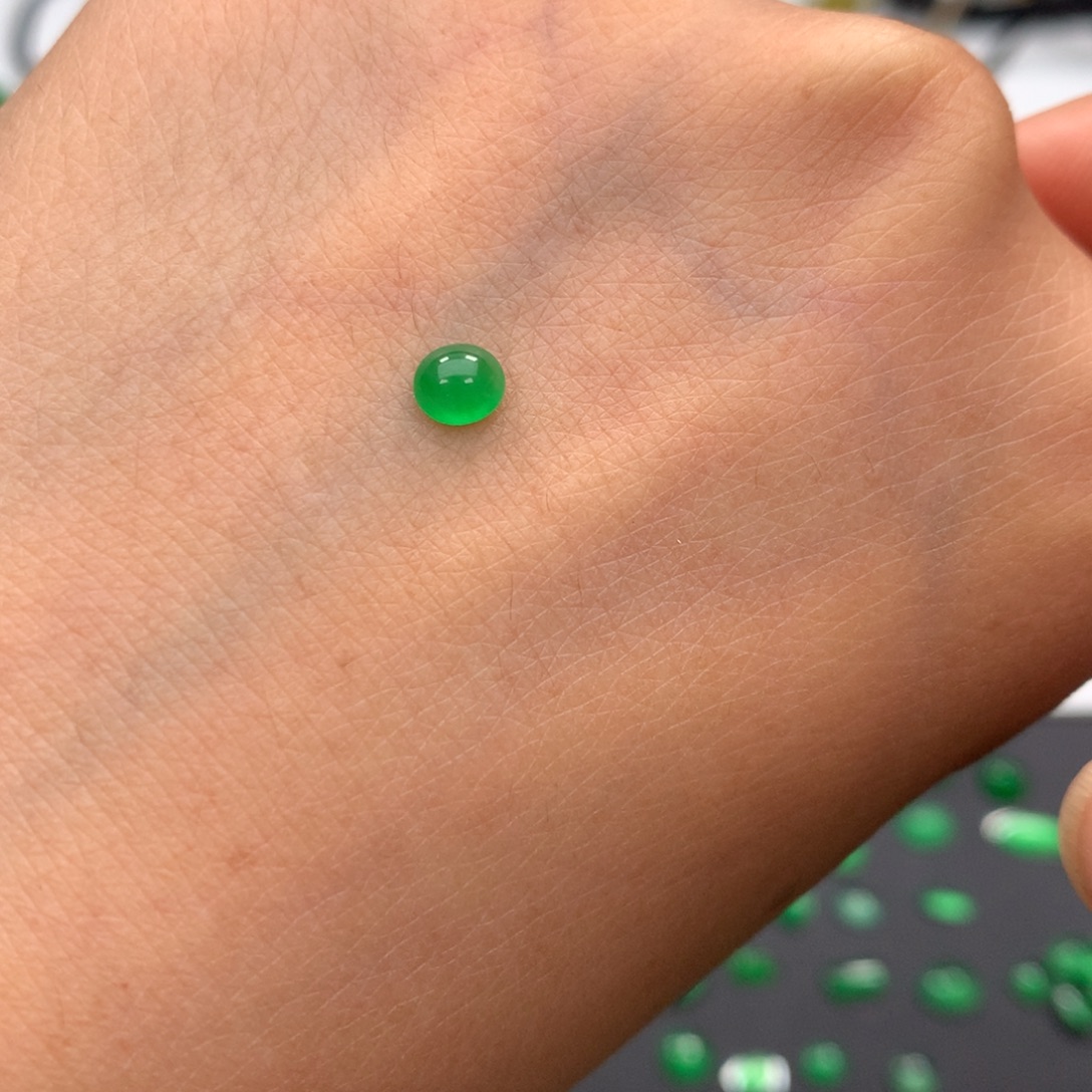 木***品翡翠散珠色标正阳绿蛋面