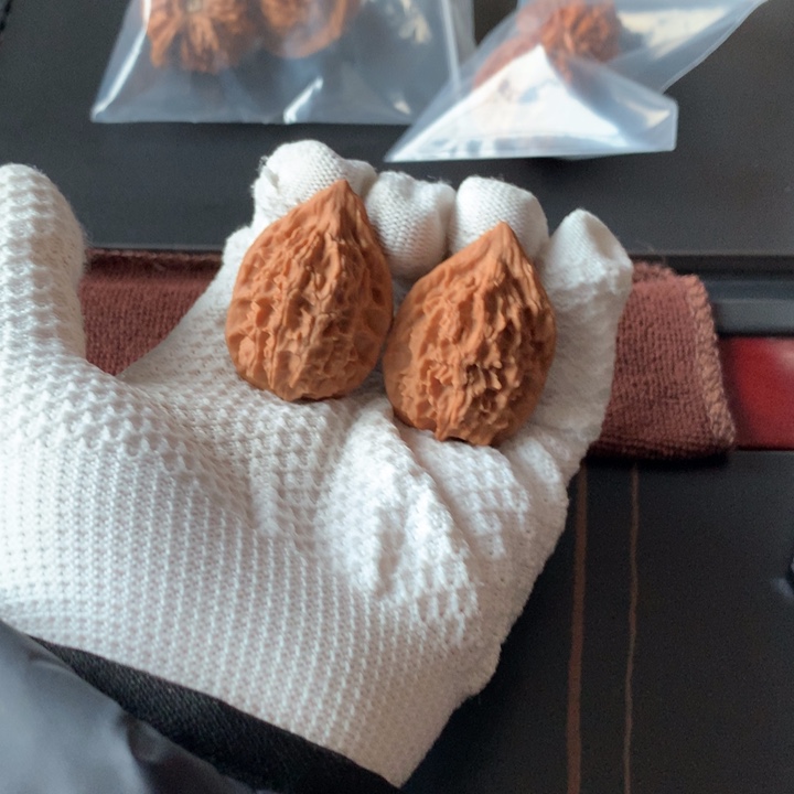 文玩核桃吊坠鸡心