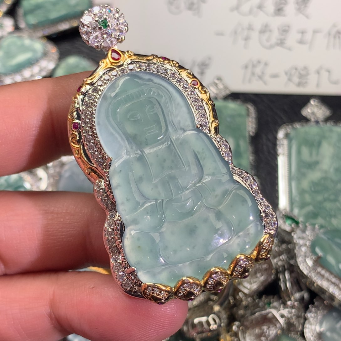 翡翠颈饰未镶嵌观音