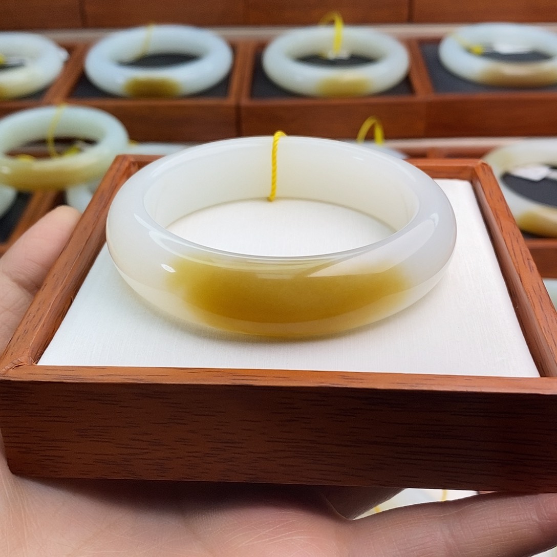 和田玉（糖玉）手镯未镶嵌