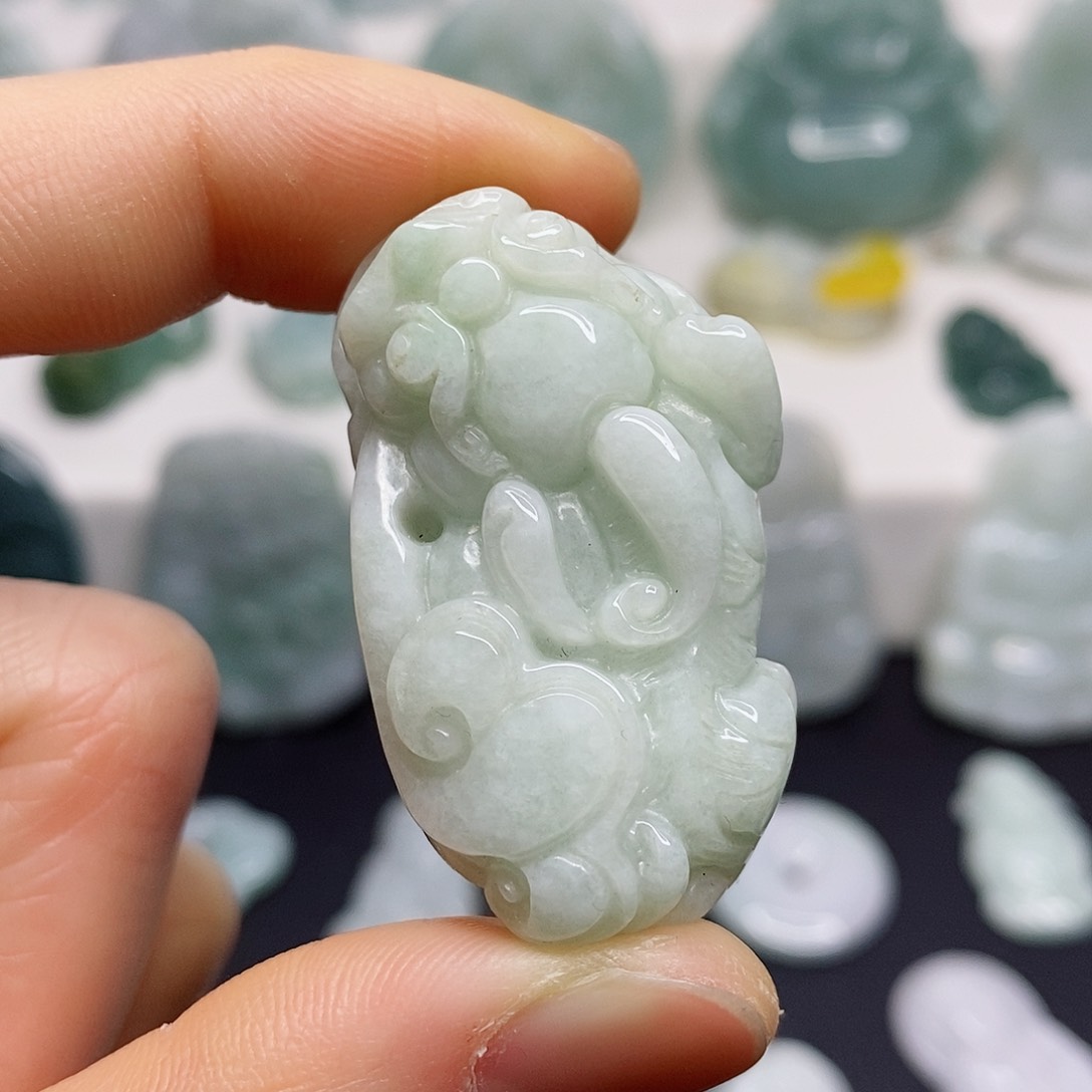 翡翠颈饰未镶嵌吊坠