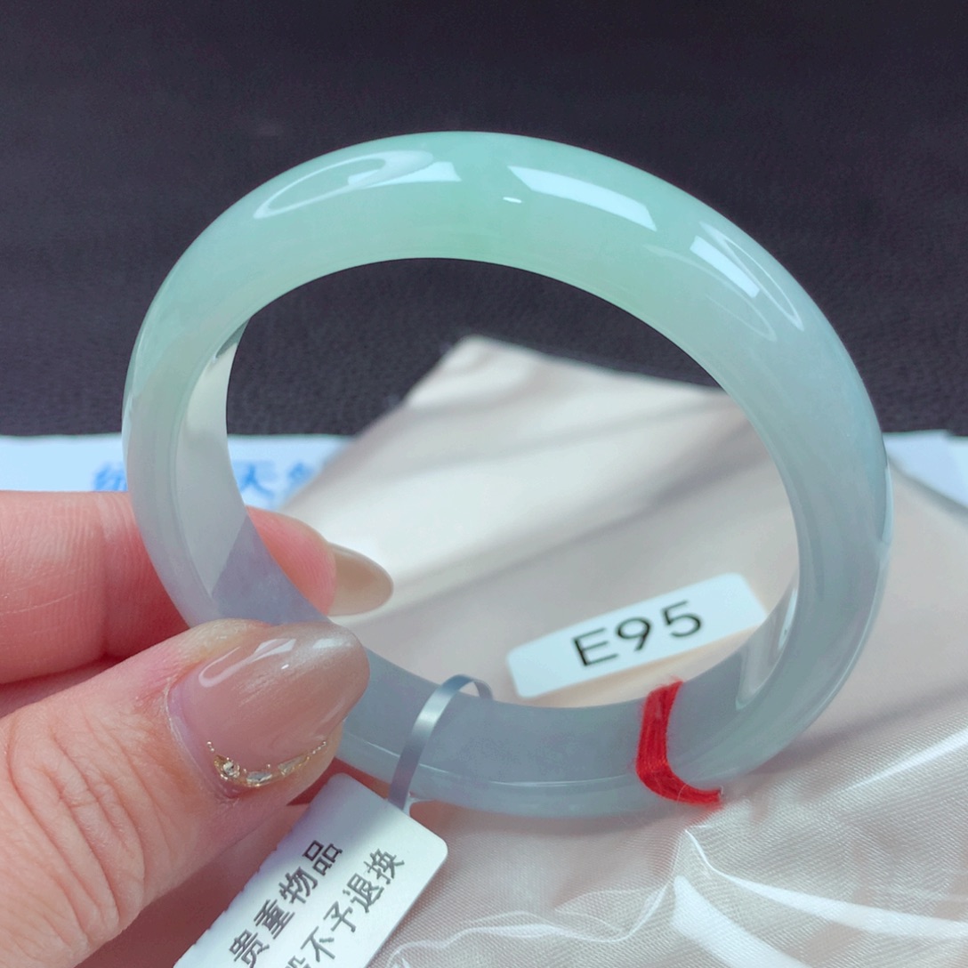 翡翠手镯未镶嵌手镯88