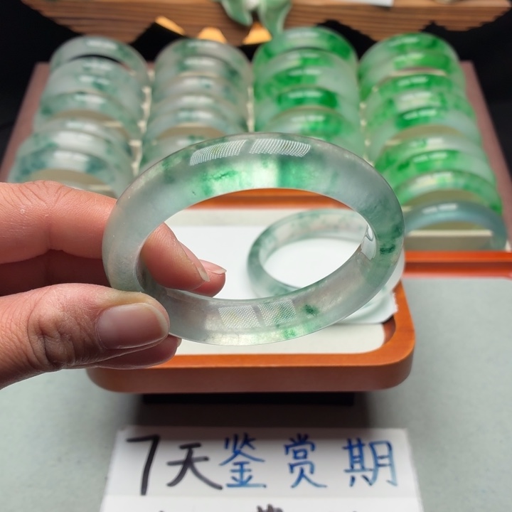 非***）石英质玉未镶嵌手镯