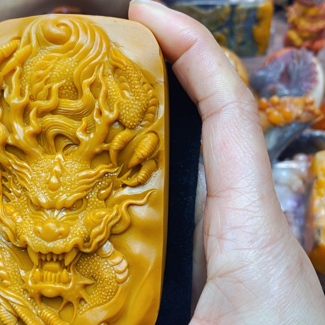 未镶嵌石英质玉（黄龙玉）项链
