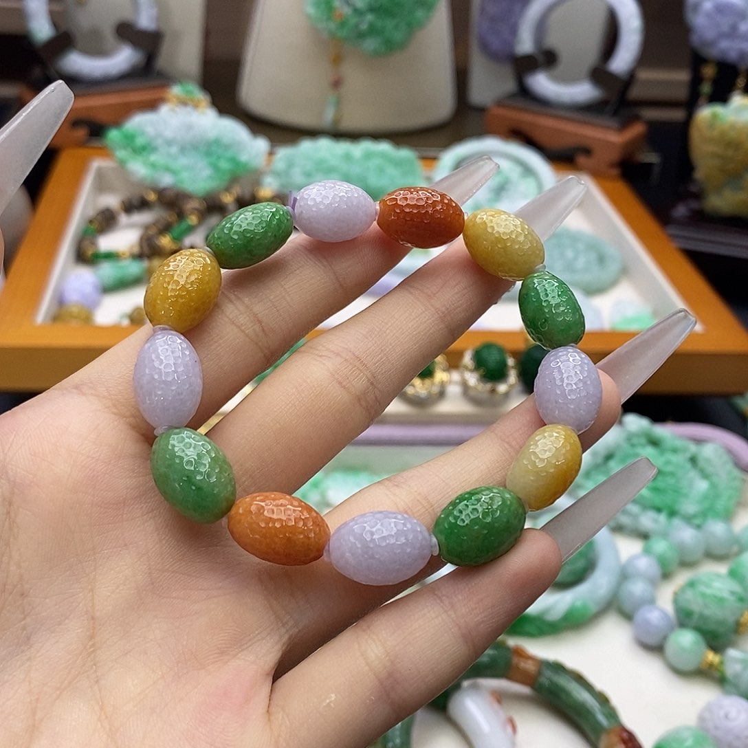 颈饰未镶嵌翡翠天然