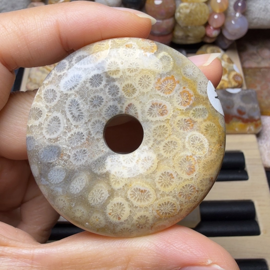 硅化玉未镶嵌满花，可盘