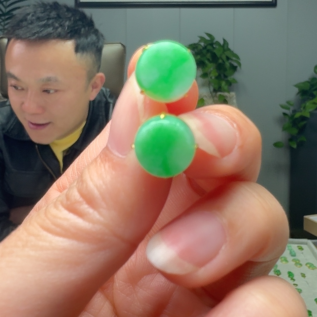 翡翠18K金镶嵌耳饰天然