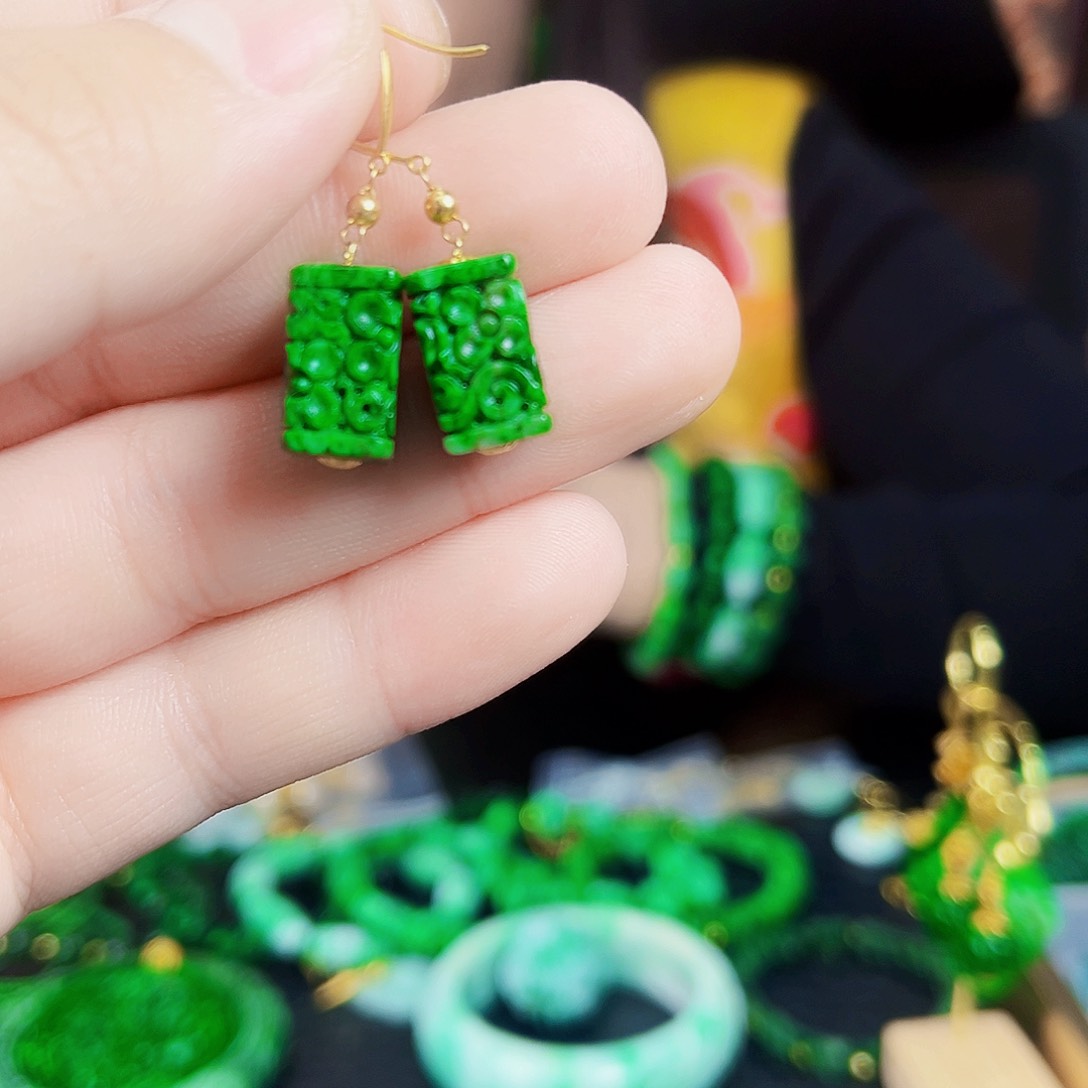 翡翠颈饰18K金镶嵌耳饰