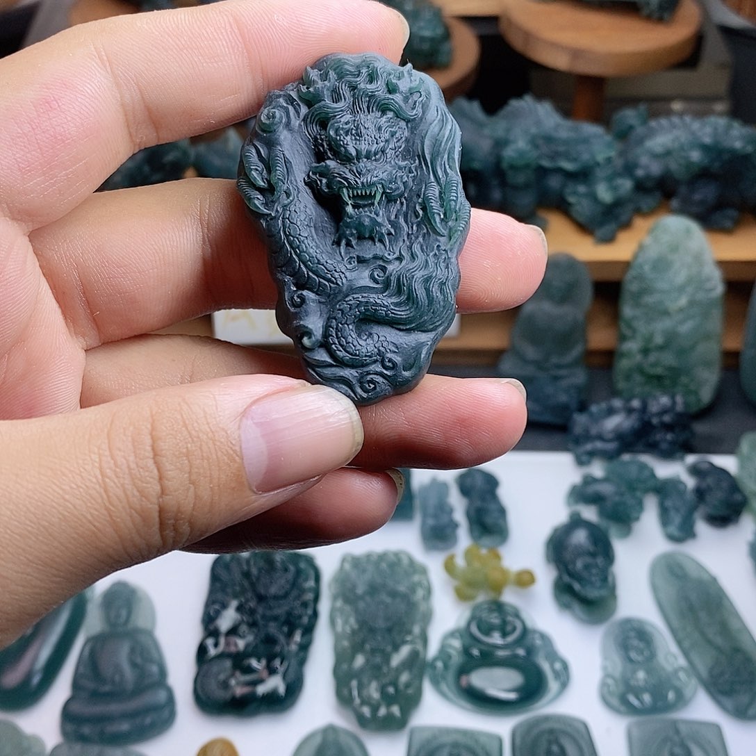 定制翡翠未镶嵌龙牌