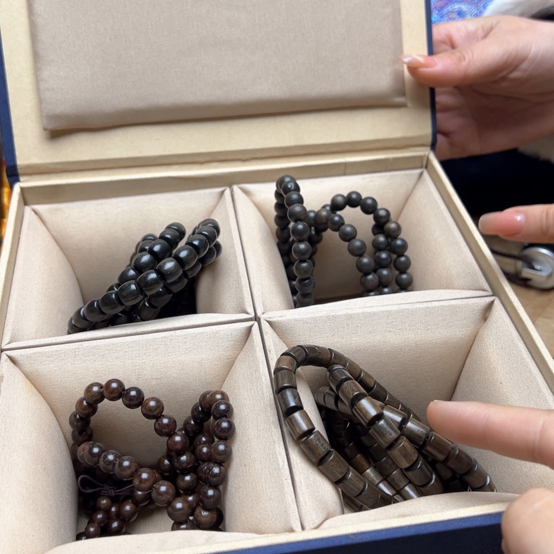 大叶紫檀（黑酸枝木类）