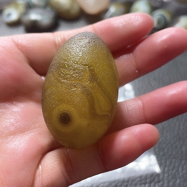 琥珀未镶嵌珠宝奇石布*