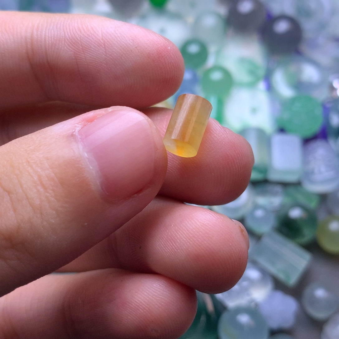 然***！定制翡翠未镶嵌珠子