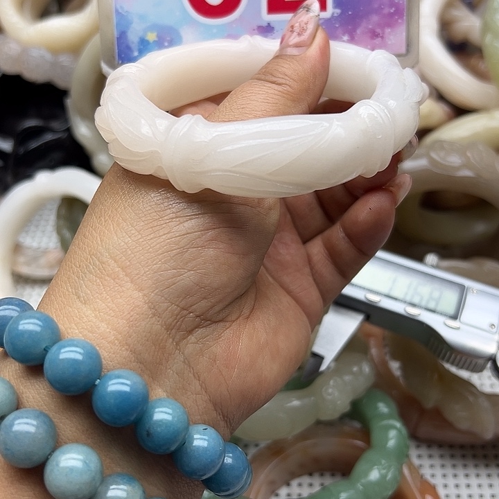 未镶嵌手镯石英岩玉