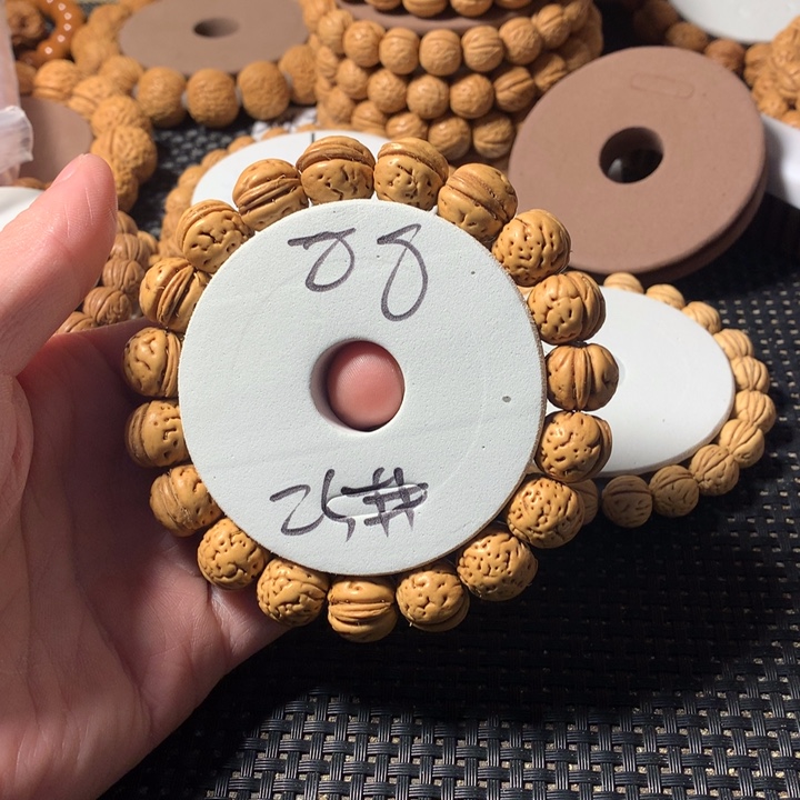 U***冯桃核手串25号链接，