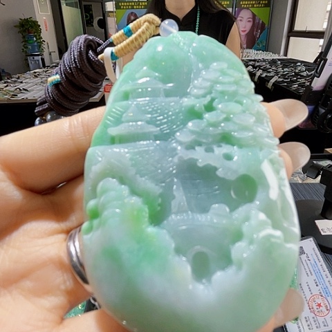 颈饰未镶嵌翡翠一个