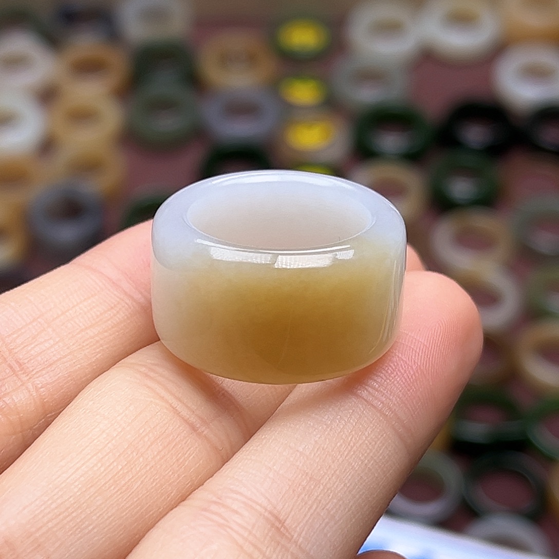 多***️和田玉未镶嵌戒指