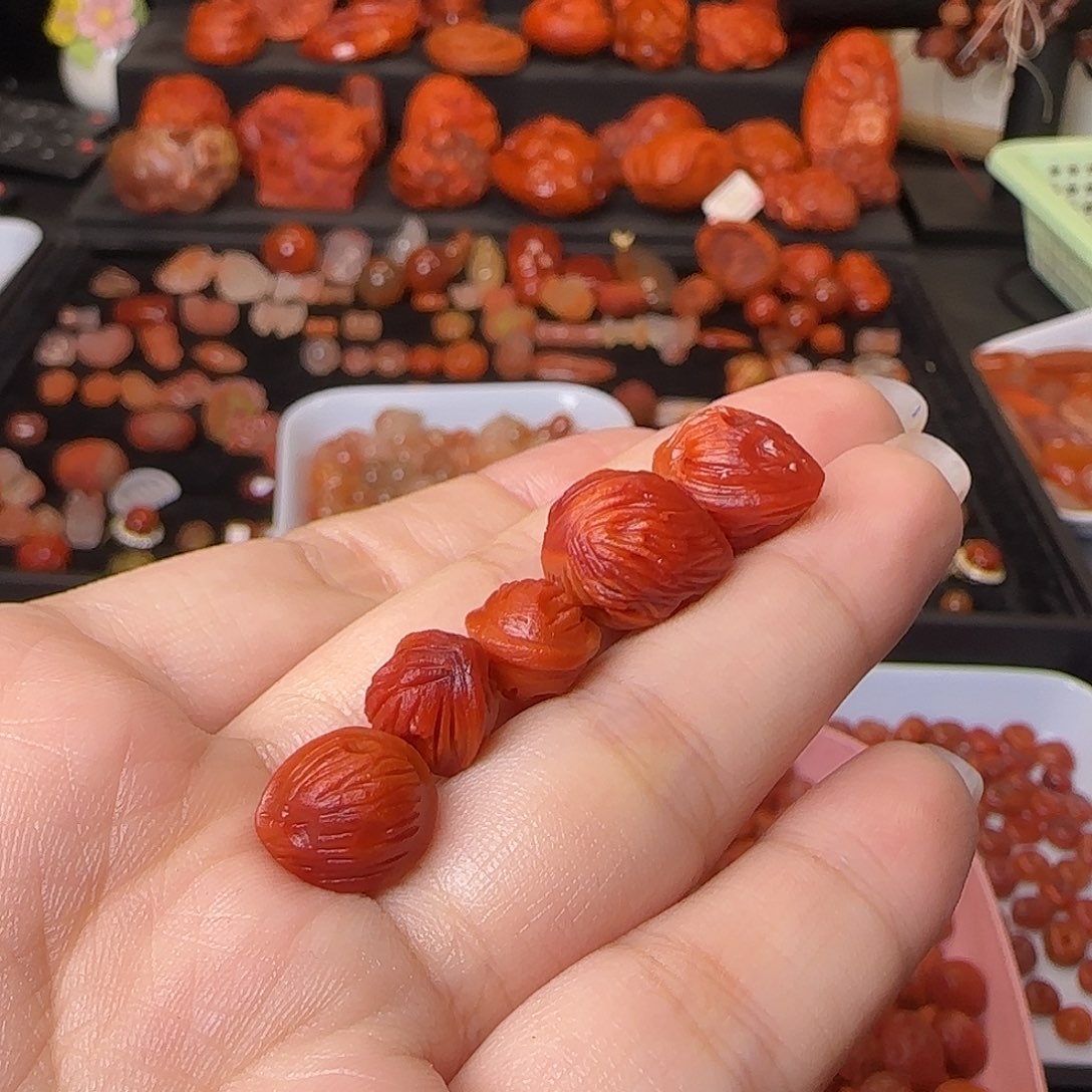 魏****吊坠(不含链)未镶嵌南红玛瑙