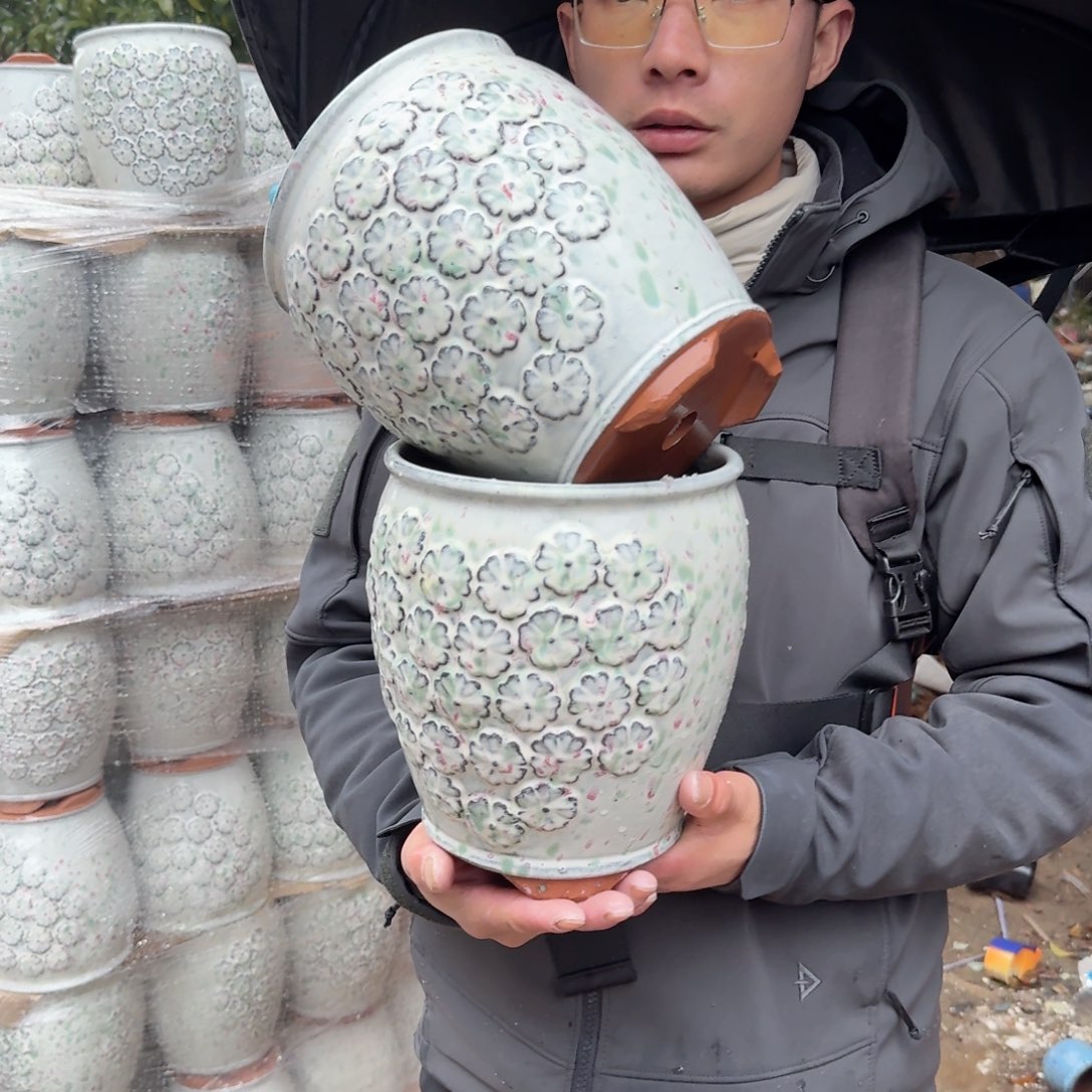 紫砂花盆口18高22（花花脚脚白彩色两个