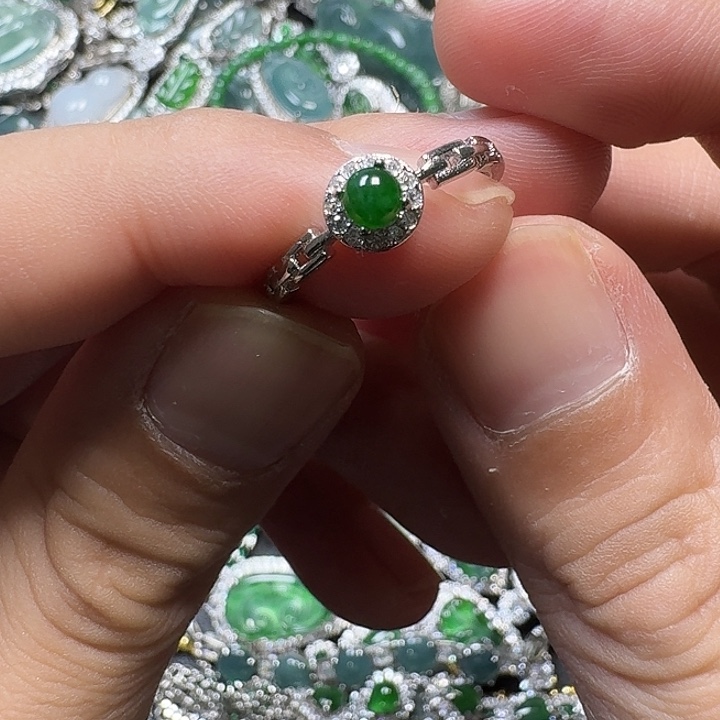 翡翠未镶嵌颈饰天然A货翡翠放漏