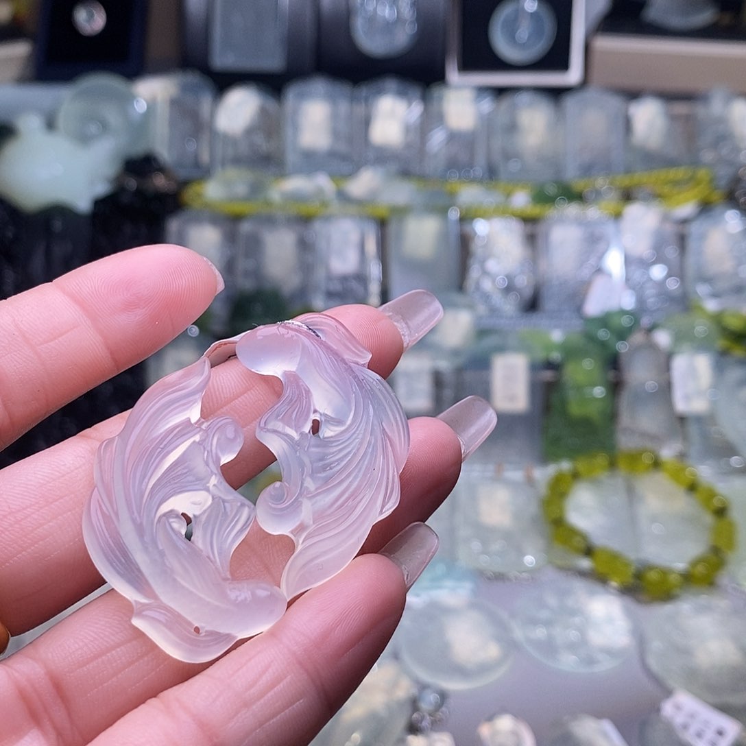 蛇纹石玉颈饰未镶嵌杨*