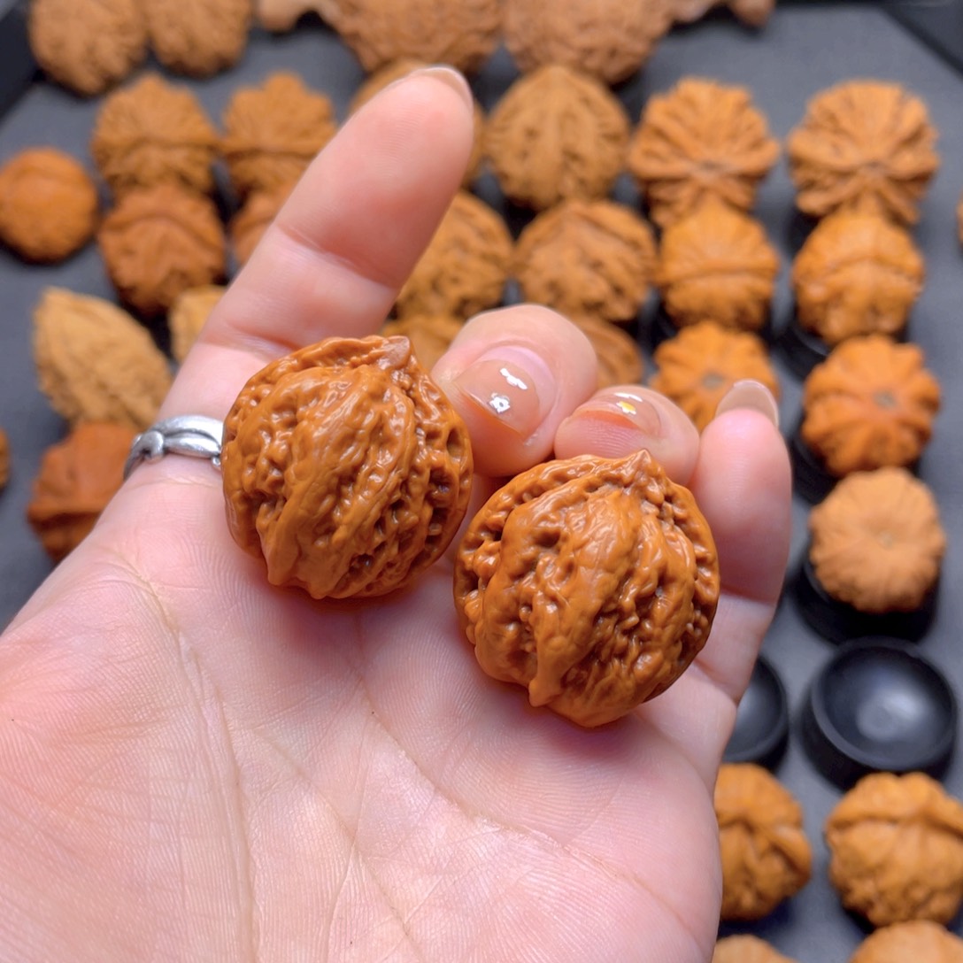 明***亮核桃文玩把件八爪玲珑