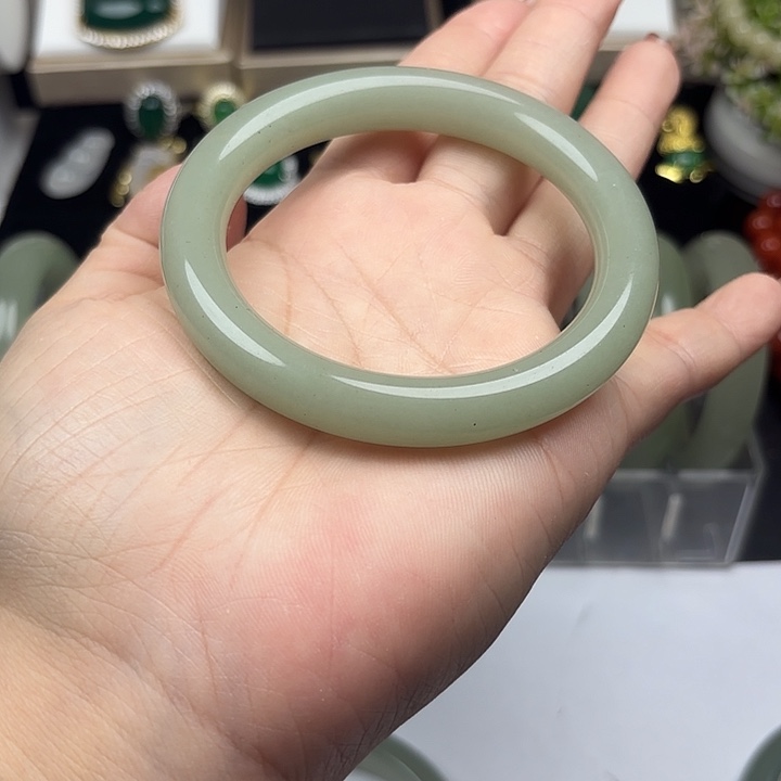 东陵石未镶嵌手镯