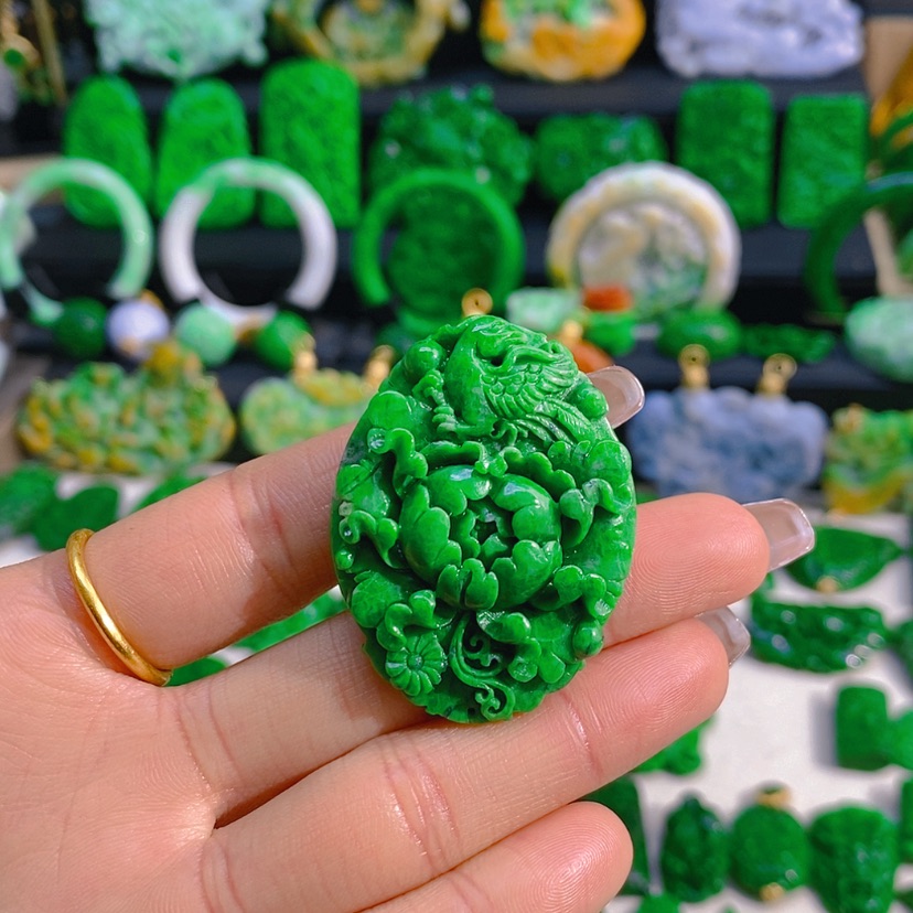 【闪购商品】翡翠颈饰未镶嵌花鸟牌