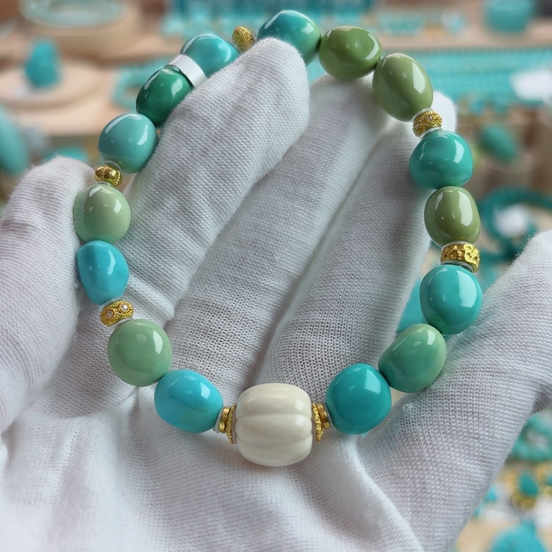 绿松石未镶嵌珠宝奇石