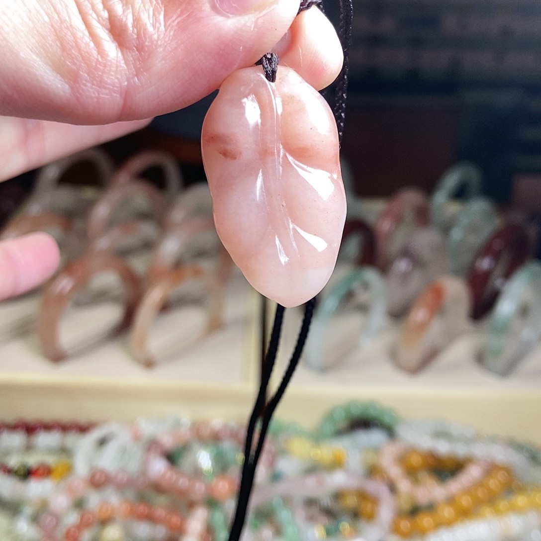 石英质玉颈饰未镶嵌