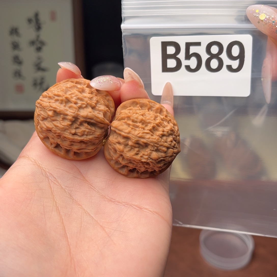 文玩核桃吊坠阿*力红豆36+