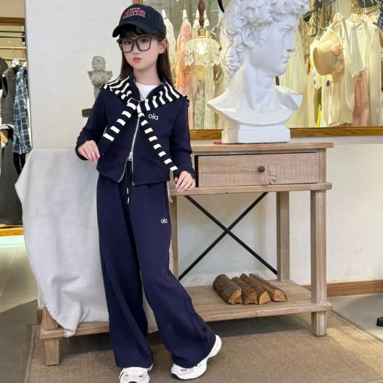 女童休闲运动套装秋装2025新款时髦洋气带披肩外套阔腿裤套装