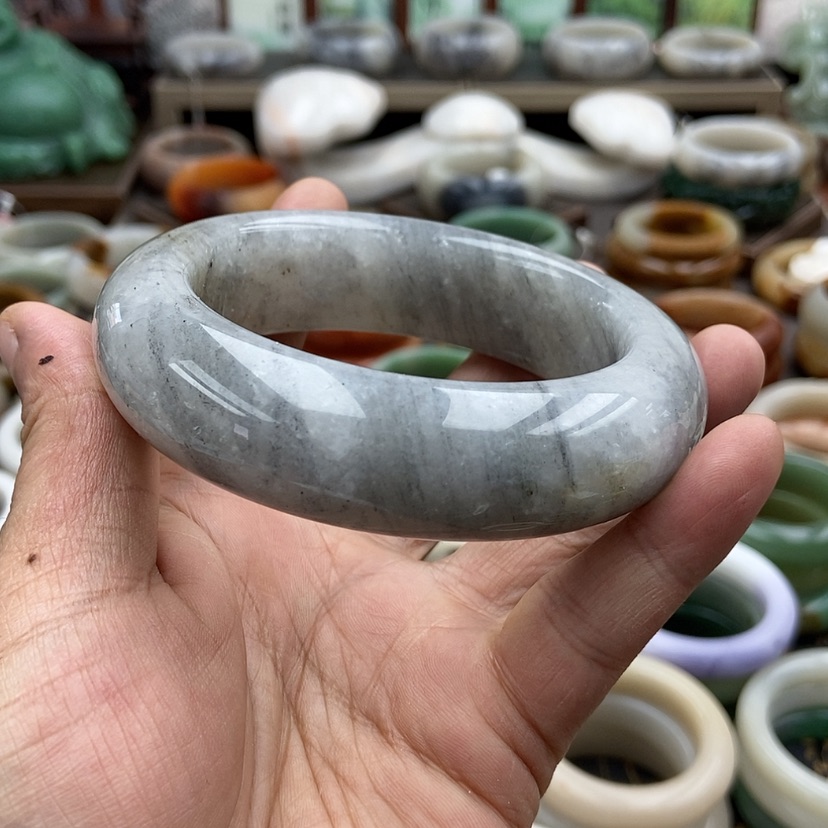 【闪购商品】石英质玉手镯61未镶嵌