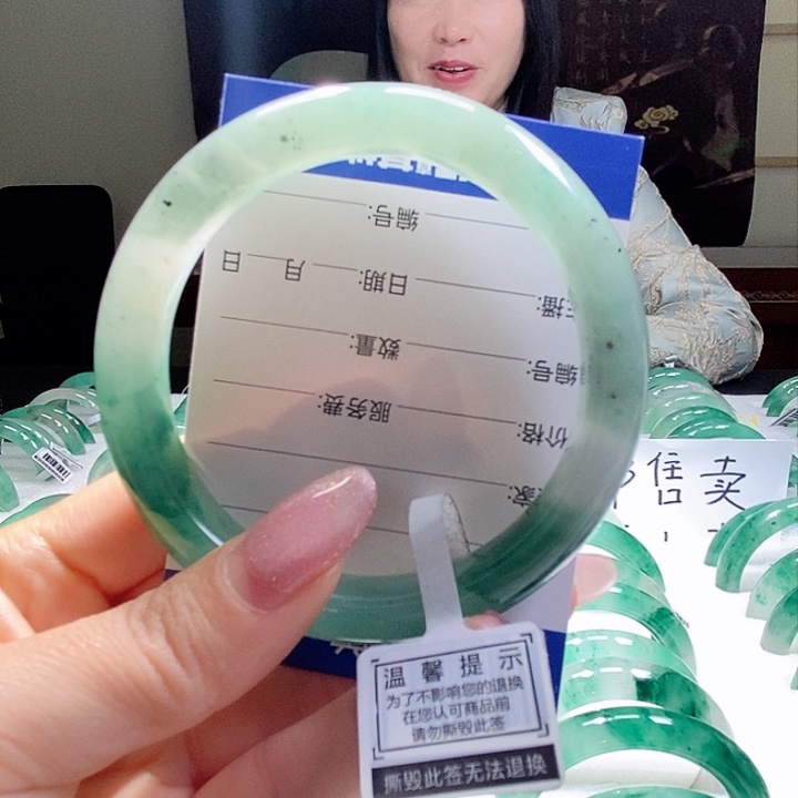 石英质玉未镶嵌手镯一个