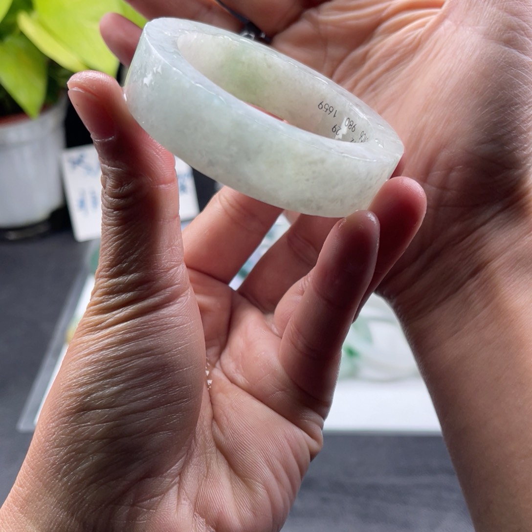 【闪购商品】定制翡翠52-54正圈未镶嵌手镯