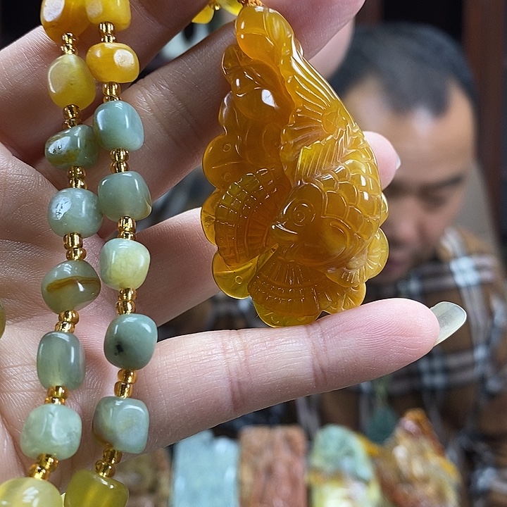 蛇纹石玉未镶嵌颈饰