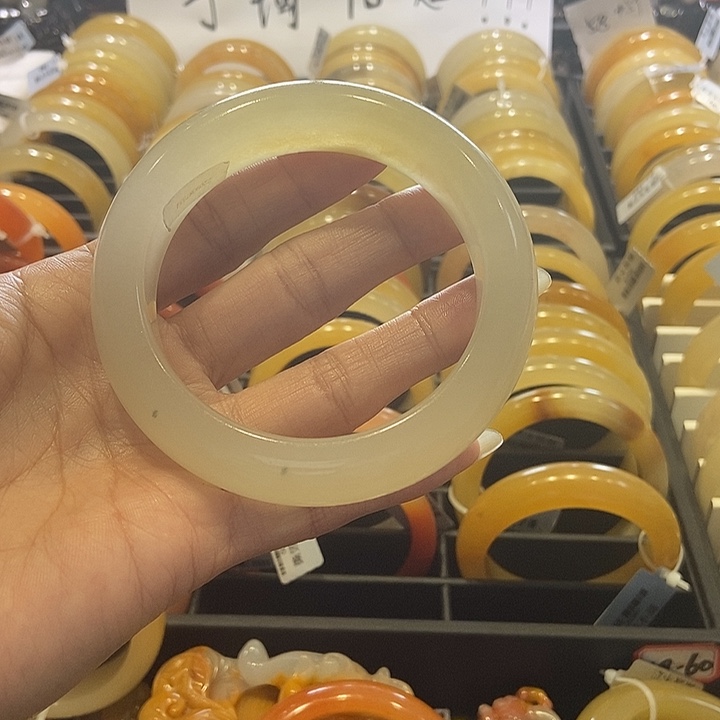 石英质玉（黄龙玉）手镯未镶嵌