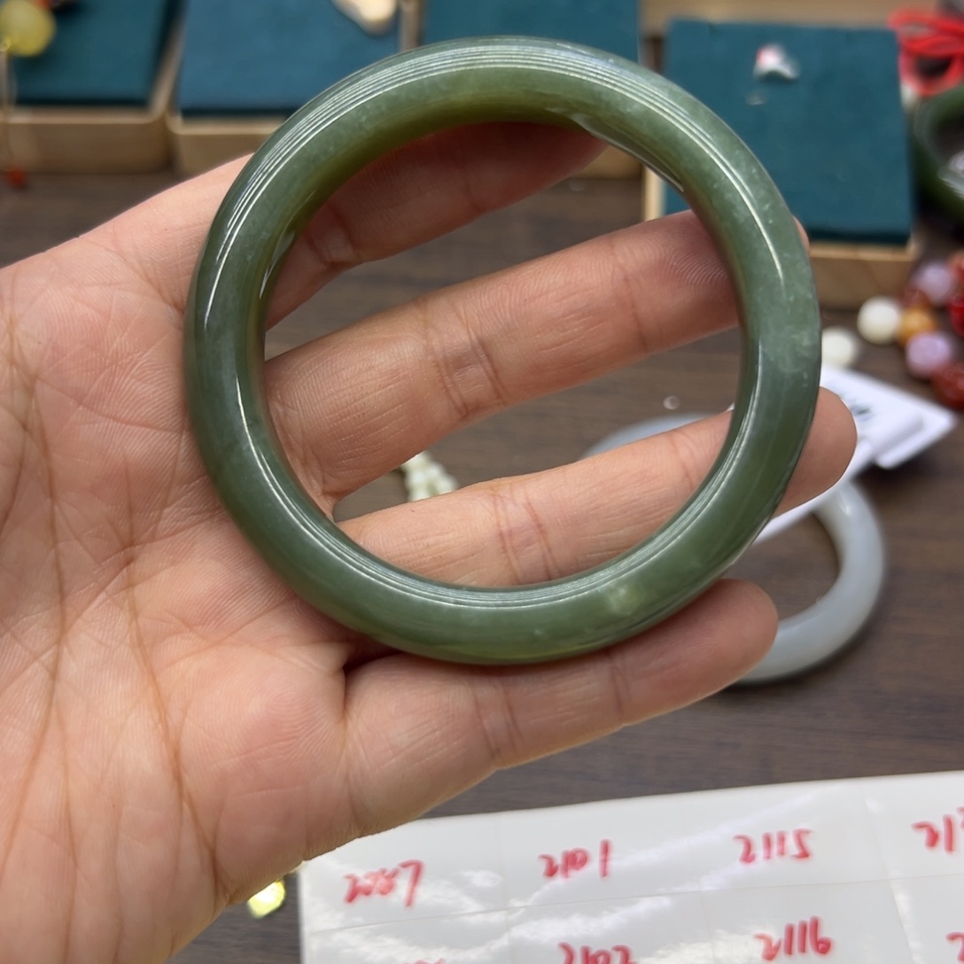 和田玉未镶嵌手镯57.5圈围2035瑕